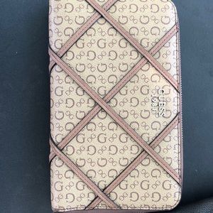 It’s a guess wallet like new